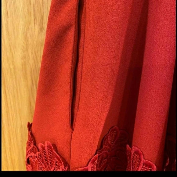 Nicholas Lace-Trim Crepe Short-Sleeve Dress - Picture 10 of 14